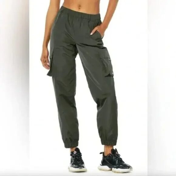 ALO YOGA IT GIRL CARGO JOGGER PANTS ELASTIC WAIST & ANKLE DARK CACTUS GREEN sz M - Picture 1 of 8